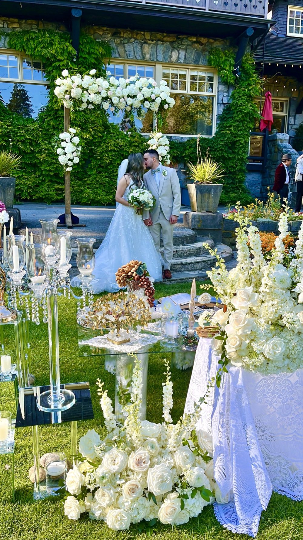 Persian Officiant with Scenic Sofreh Aghd